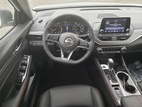 New 2025 Nissan Altima 2.5 SR image 17