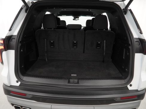 Used 2024 Chevrolet Traverse LT w/ Trailering Package FWD image 26