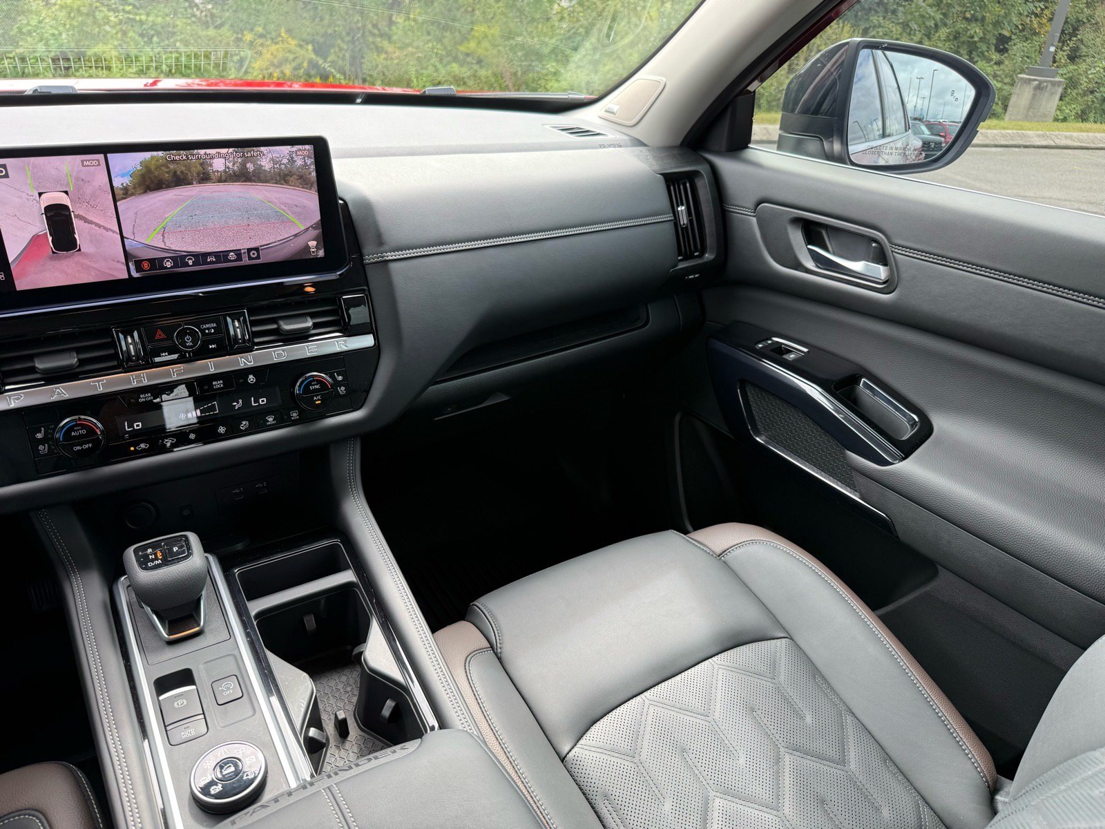 Used 2026 Nissan Pathfinder Platinum AWD/4WD image 9