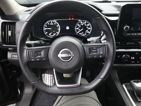 Used 2024 Nissan Pathfinder SV image 16