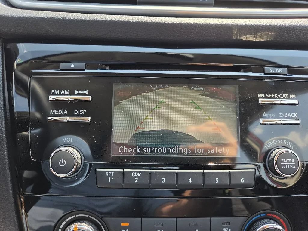 Used 2015 Nissan Rogue S FWD image 30