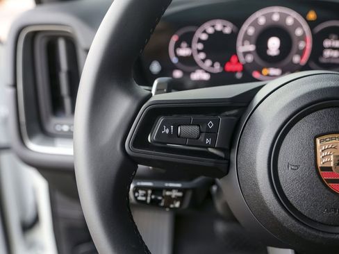 New 2025 Porsche Cayenne image 20