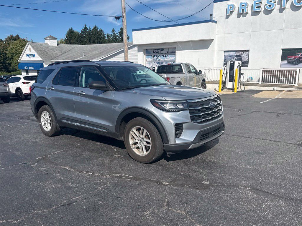 Used 2025 Ford Explorer Active AWD/4WD image 7
