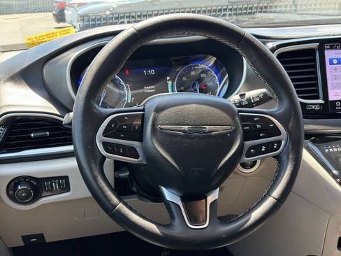 Used 2024 Chrysler Pacifica Touring-L FWD image 29