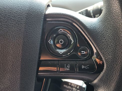 Used 2022 Toyota Prius LE AWD/4WD image 22