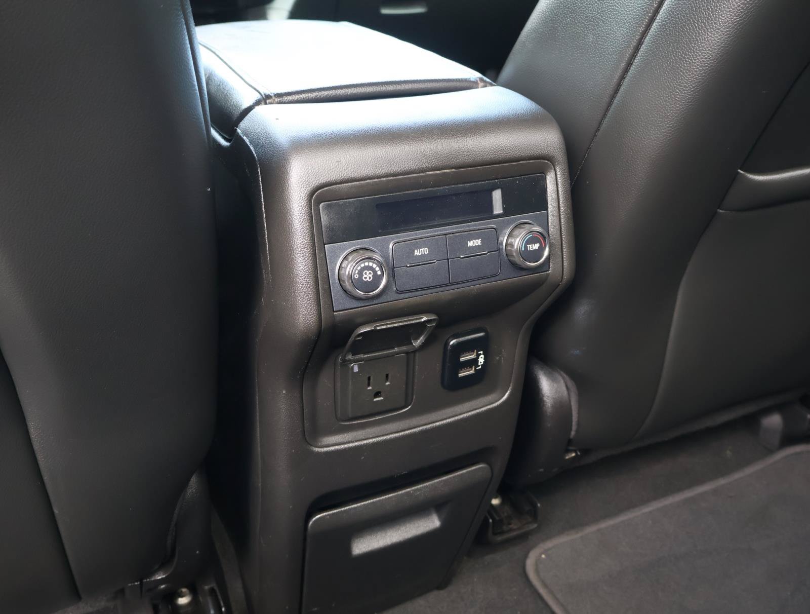 Used 2018 GMC Acadia SLT FWD image 13