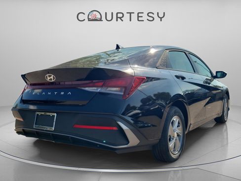 New 2026 Hyundai Elantra SE image 3