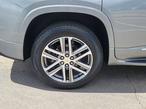 Used 2023 Chevrolet Traverse High Country w/ LPO, 'HIT The Road' Package FWD image 7