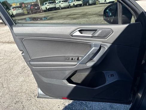 Used 2018 Volkswagen Tiguan SEL AWD/4WD image 10