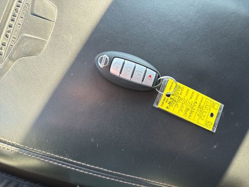 Used 2017 Nissan Titan Platinum Reserve image 28