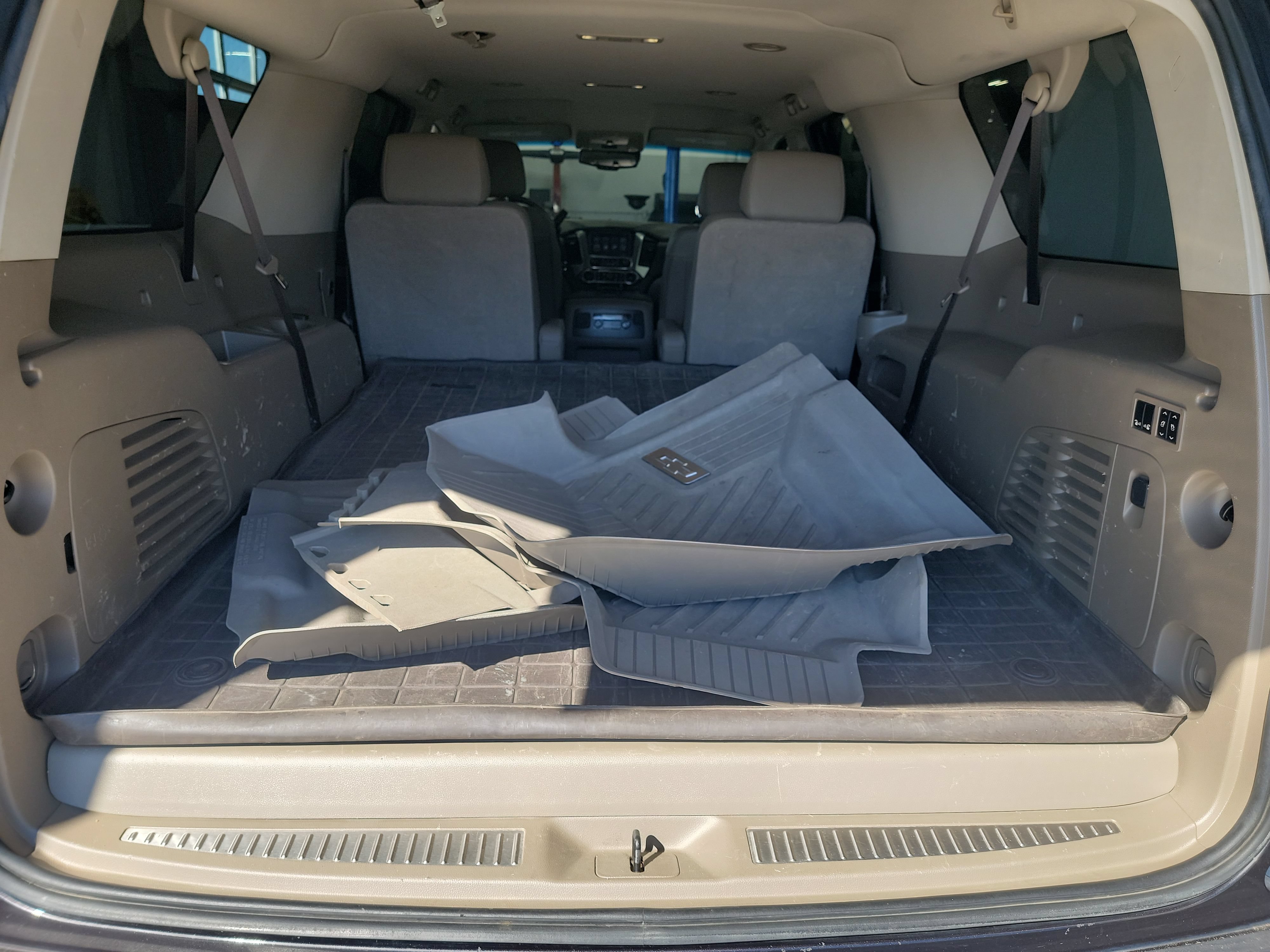 Used 2018 Chevrolet Suburban Premier AWD/4WD image 25