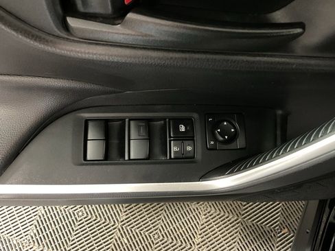 Used 2021 Toyota RAV4 LE image 17