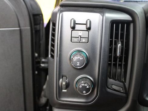 Used 2018 Chevrolet Silverado 1500 Custom w/ Custom Convenience Package AWD/4WD image 15