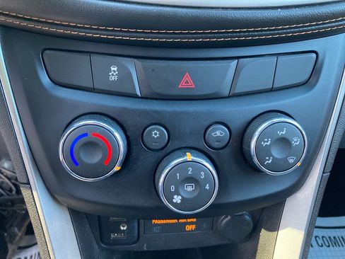 Used 2019 Chevrolet Trax LT image 25