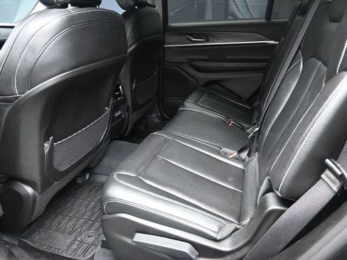 Used 2023 Jeep Grand Cherokee L Limited image 23