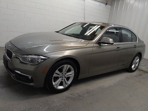 Used 2016 BMW 328i xDrive Sedan AWD/4WD image 2