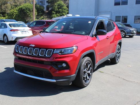 Used 2025 Jeep Compass Limited AWD/4WD image 3