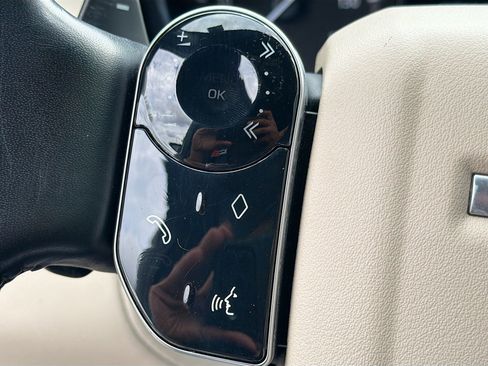 Used 2019 Land Rover Discovery SE image 35