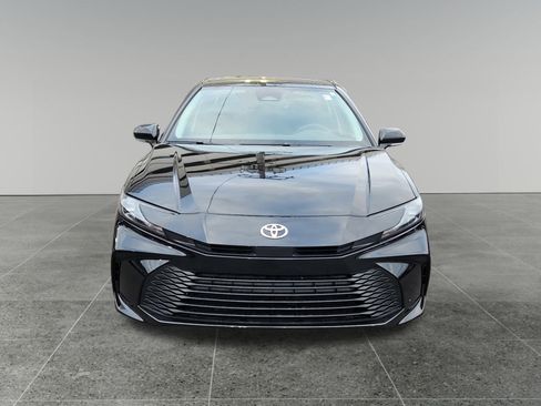 Used 2025 Toyota Camry LE image 2