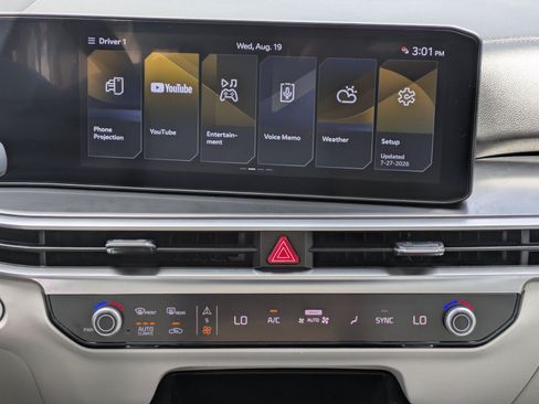 Certified 2024 Kia Sorento S w/ Panoramic Sunroof Package FWD image 15