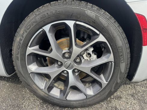 Used 2022 Chrysler Pacifica Limited FWD image 5