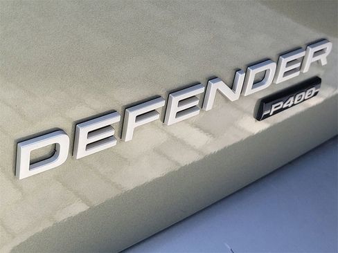 Used 2022 Land Rover Defender 110 SE image 10