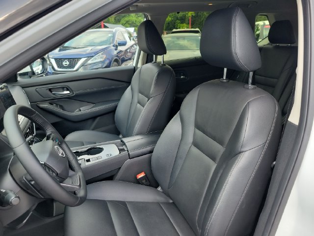 Certified 2025 Nissan Rogue SL w/ SL Premium Package FWD image 21