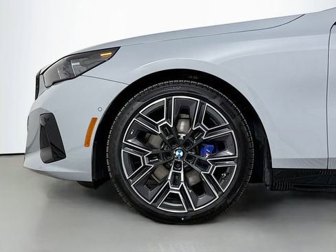 Used 2025 BMW 530i xDrive 530i xDrive w/ M Sport Package image 32