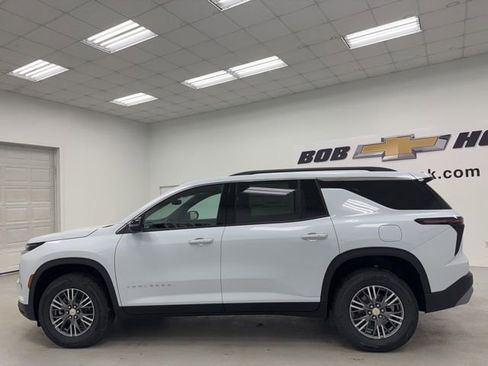 New 2026 Chevrolet Traverse LT w/ LPO, Floor Liner Package AWD/4WD image 8