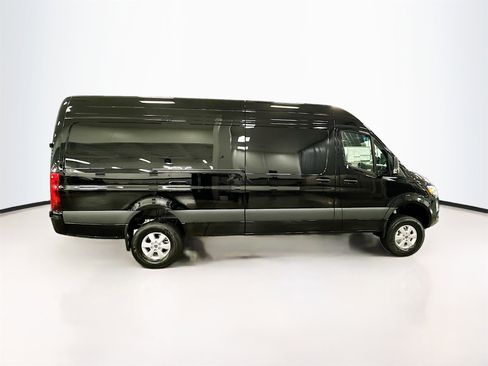 New 2025 Mercedes-Benz Sprinter 2500 image 9