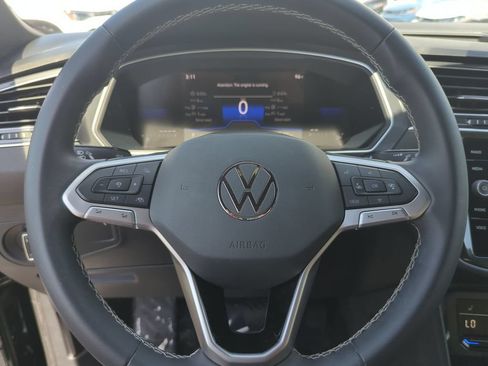 Used 2024 Volkswagen Tiguan SE FWD image 30