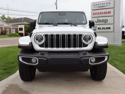 Used 2024 Jeep Wrangler Unlimited Sahara w/ Technology Group AWD/4WD image 5