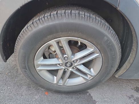 Used 2017 Hyundai Santa Fe Sport image 4