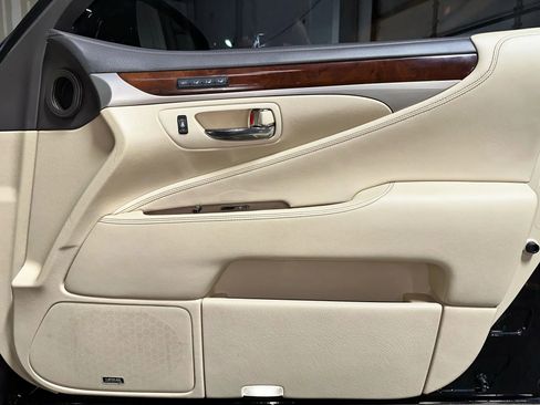 Used 2014 Lexus LS 460 AWD w/ Comfort Package image 36