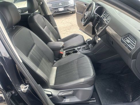Used 2022 Volkswagen Tiguan SE w/ Panoramic Sunroof Package AWD/4WD image 37