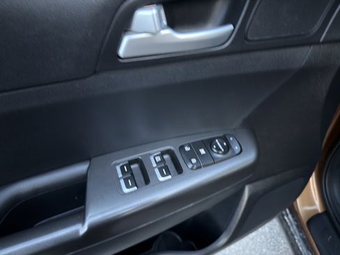 Used 2020 Kia Sportage LX image 31