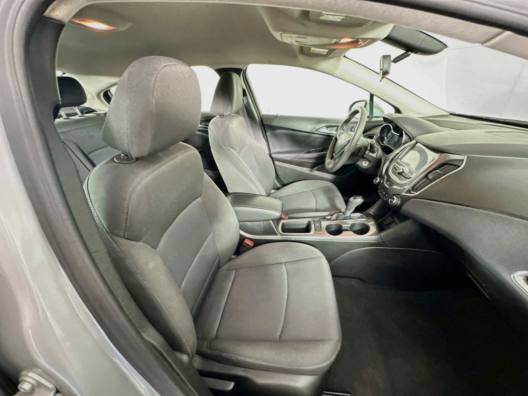Used 2017 Chevrolet Cruze LT FWD image 28