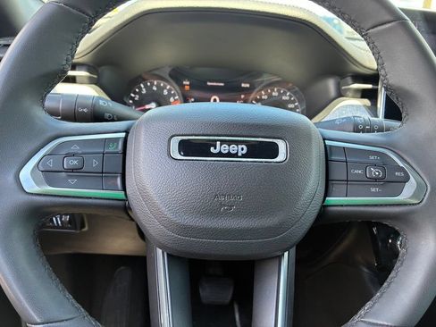 Used 2024 Jeep Compass Latitude AWD/4WD image 30