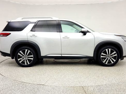 Used 2023 Nissan Pathfinder Platinum image 4