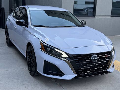Used 2025 Nissan Altima 2.5 SR AWD/4WD image 7