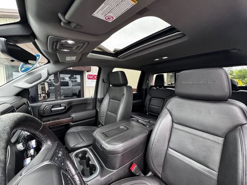 Used 2021 GMC Sierra 2500 Denali w/ Denali Ultimate Package AWD/4WD image 3