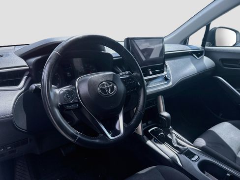 Used 2024 Toyota Corolla Cross LE w/ Moonroof Package FWD image 7