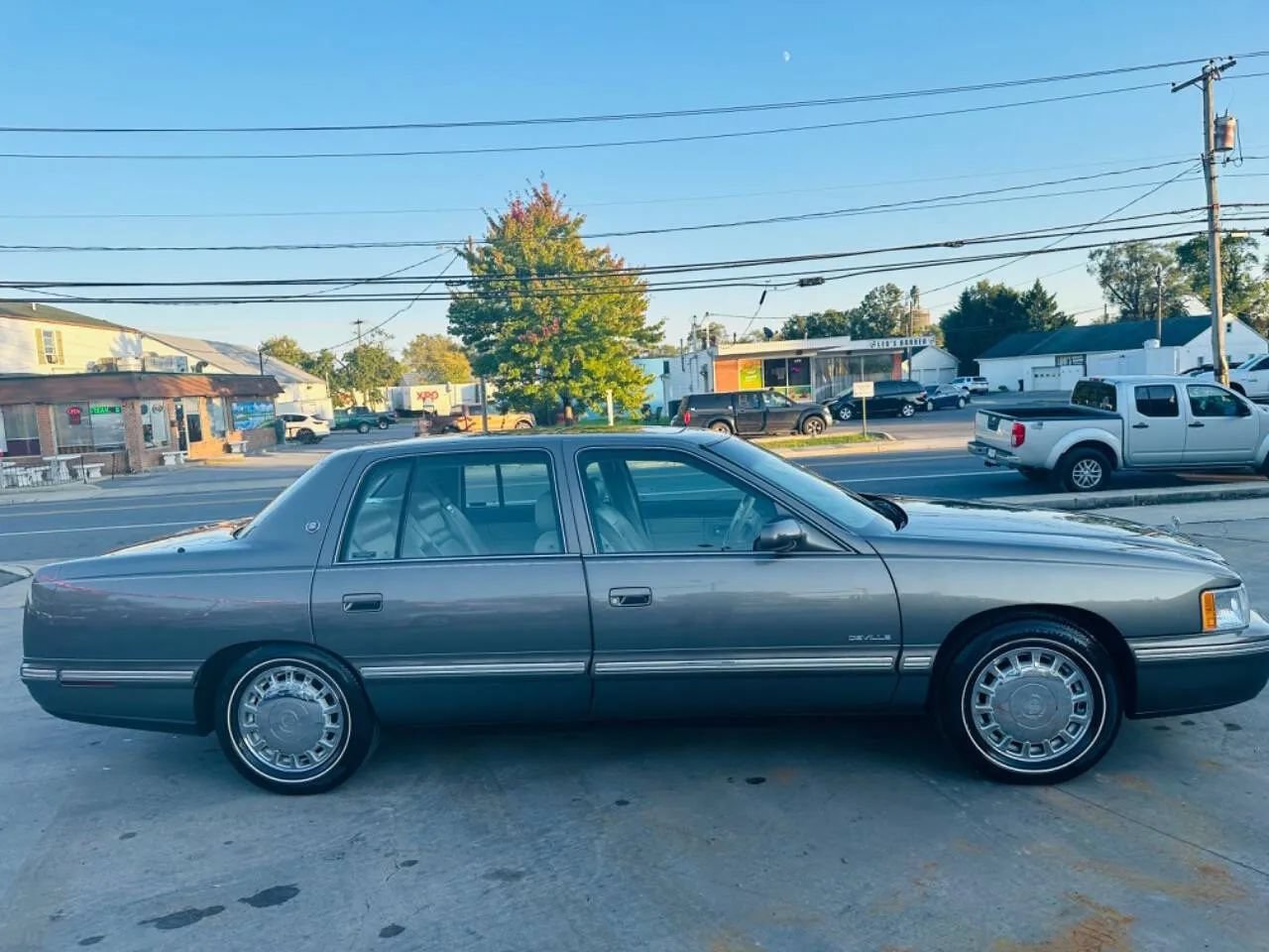 Used 1998 Cadillac De Ville FWD image 6