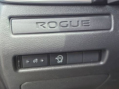 Used 2024 Nissan Rogue S FWD image 18