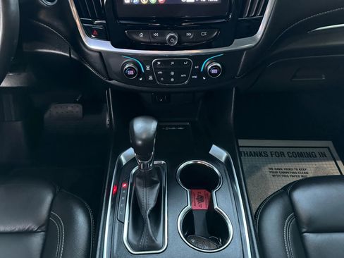 Used 2022 Chevrolet Traverse LT image 19