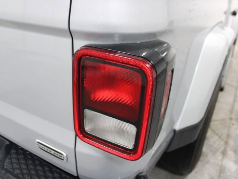 Used 2023 Jeep Gladiator Overland image 13