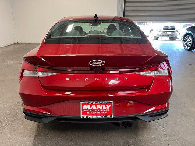 Used 2023 Hyundai Elantra SE FWD image 4