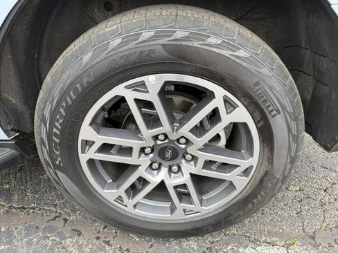 Used 2025 Ford Expedition Active AWD/4WD image 8