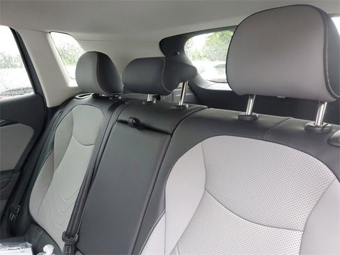 New 2025 Volkswagen Tiguan SE image 11