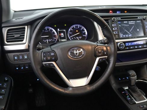 Used 2018 Toyota Highlander Limited Platinum AWD/4WD image 15